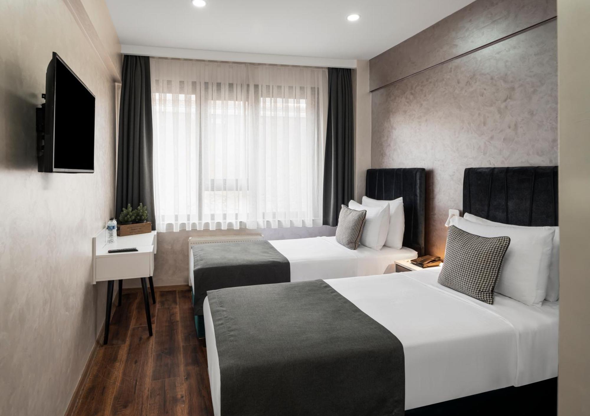 Istanbul Efes Hotel Room photo